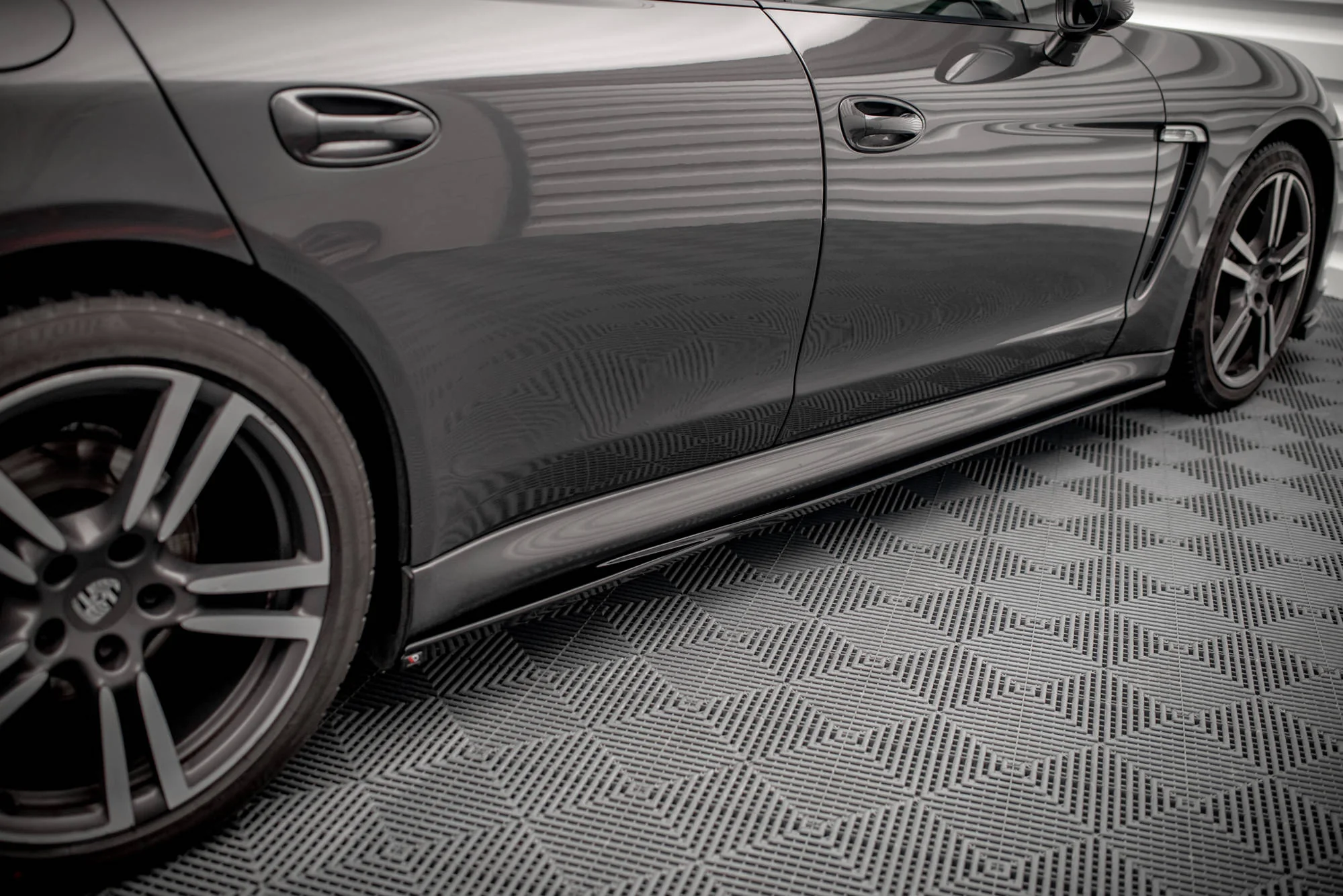 SIDE SKIRTS DIFFUSERS V.2 PORSCHE PANAMERA / PANAMERA DIESEL / PANAMERA TURBO 970 - Image 4