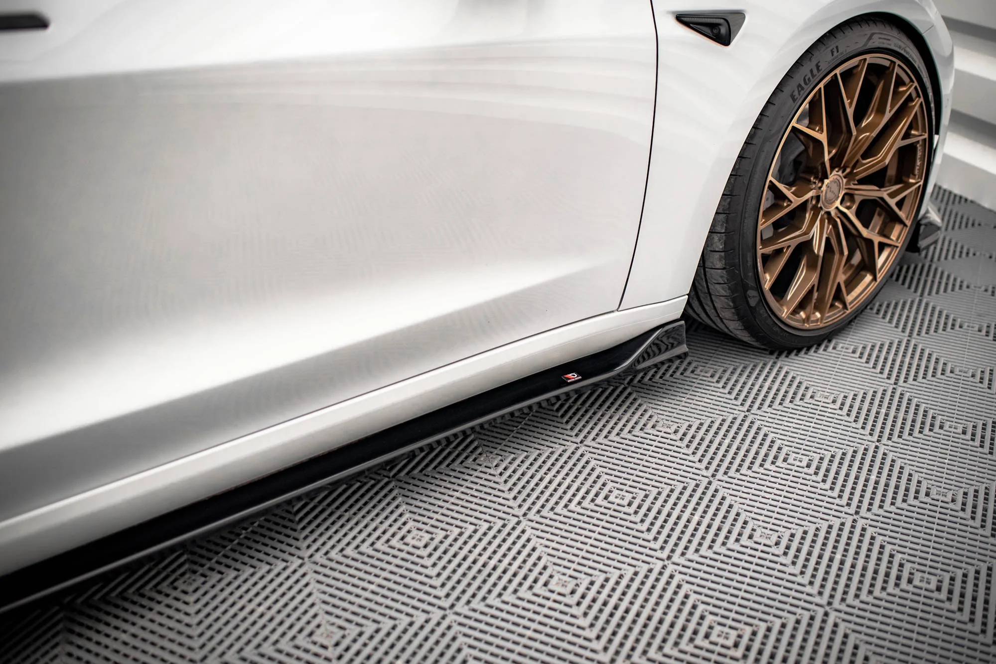 SIDE SKIRTS DIFFUSERS V.2 TESLA MODEL 3 - Image 2