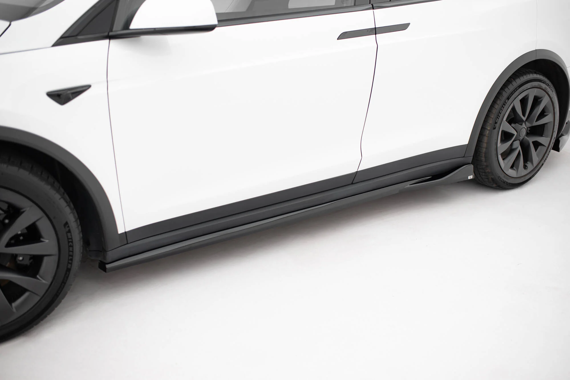 SIDE SKIRTS DIFFUSERS V.2 TESLA MODEL X MK1 FACELIFT - Image 3