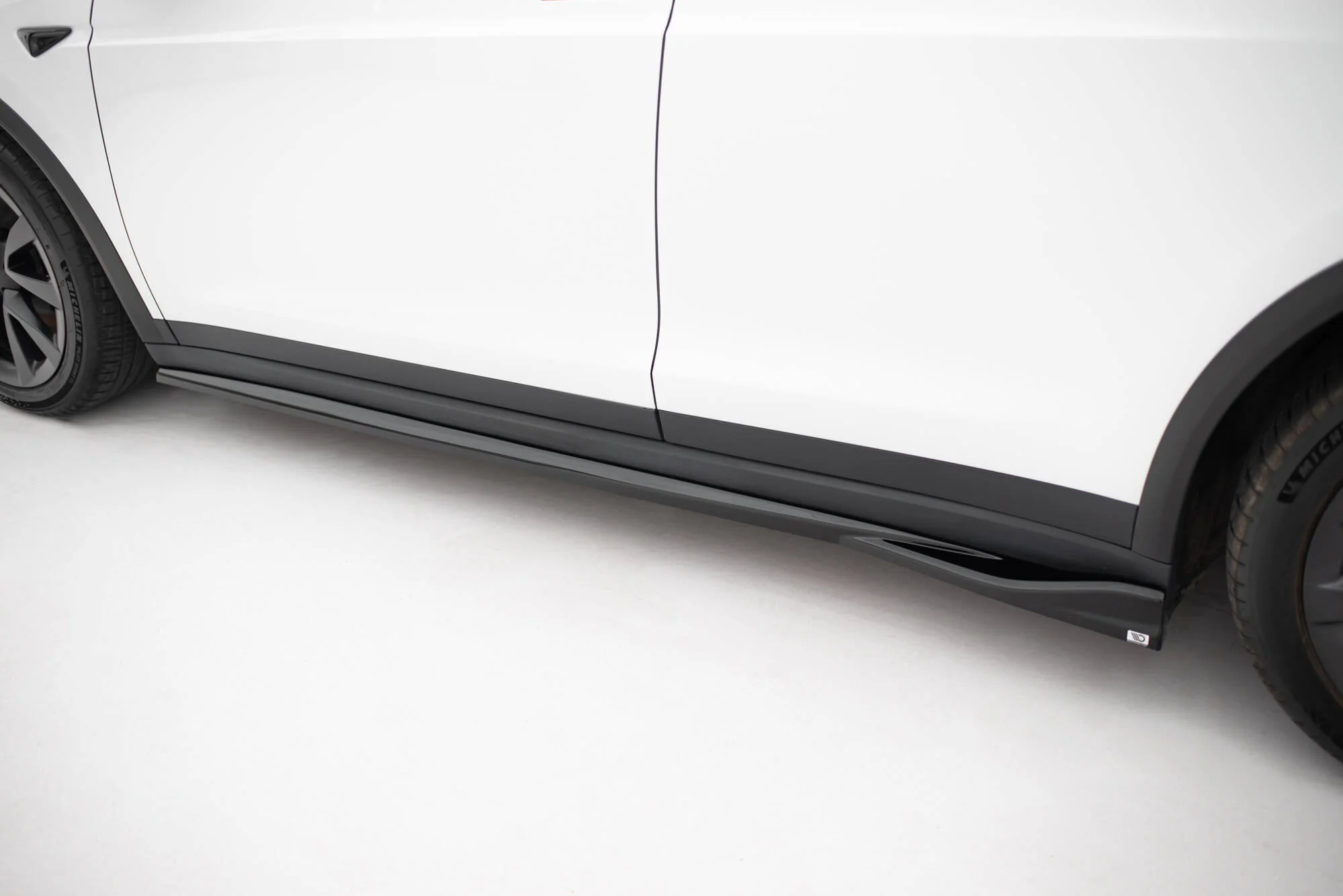SIDE SKIRTS DIFFUSERS V.2 TESLA MODEL X MK1 FACELIFT - Image 4