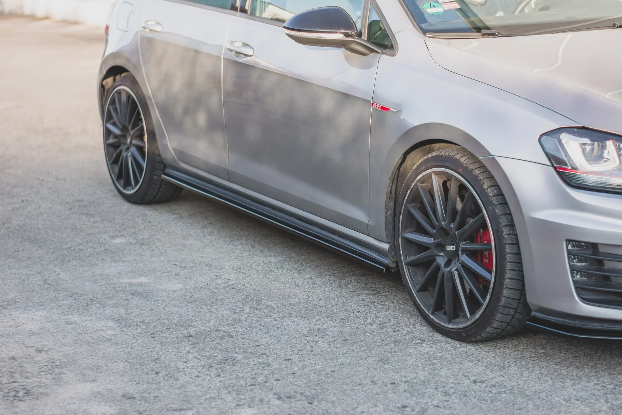 SIDE SKIRTS DIFFUSERS V.2 VW GOLF 7 GTI (NARROW) - Image 3