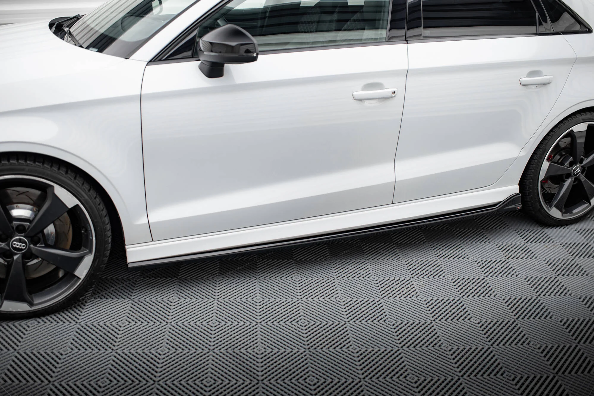 SIDE SKIRTS DIFFUSERS V.3 AUDI RS3 SEDAN 8V FACELIFT - Image 3