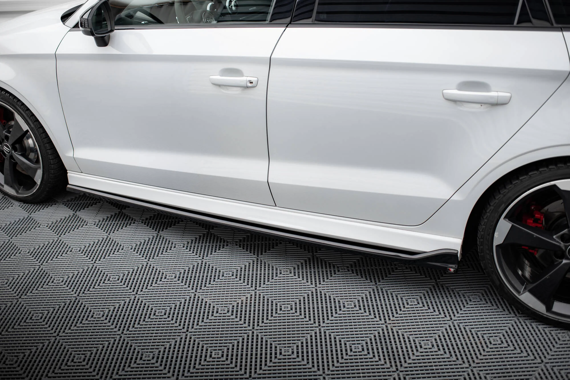 SIDE SKIRTS DIFFUSERS V.3 AUDI RS3 SEDAN 8V FACELIFT - Image 4