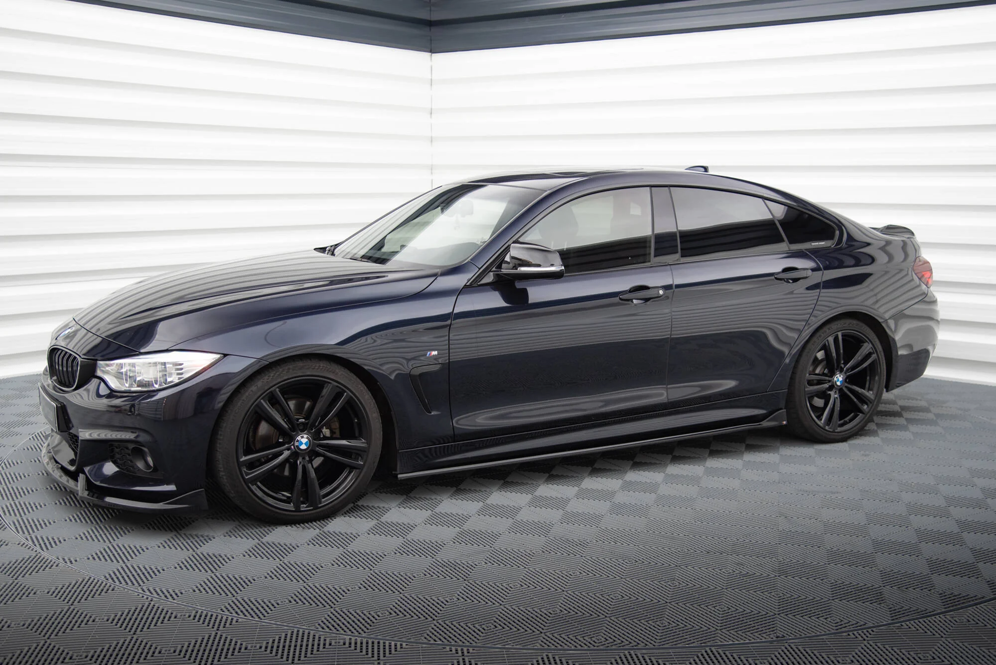 SIDE SKIRTS DIFFUSERS V.3 BMW 4 COUPE / GRAN COUPE / CABRIO M-PACK F32 / F36 / F33 - Image 2