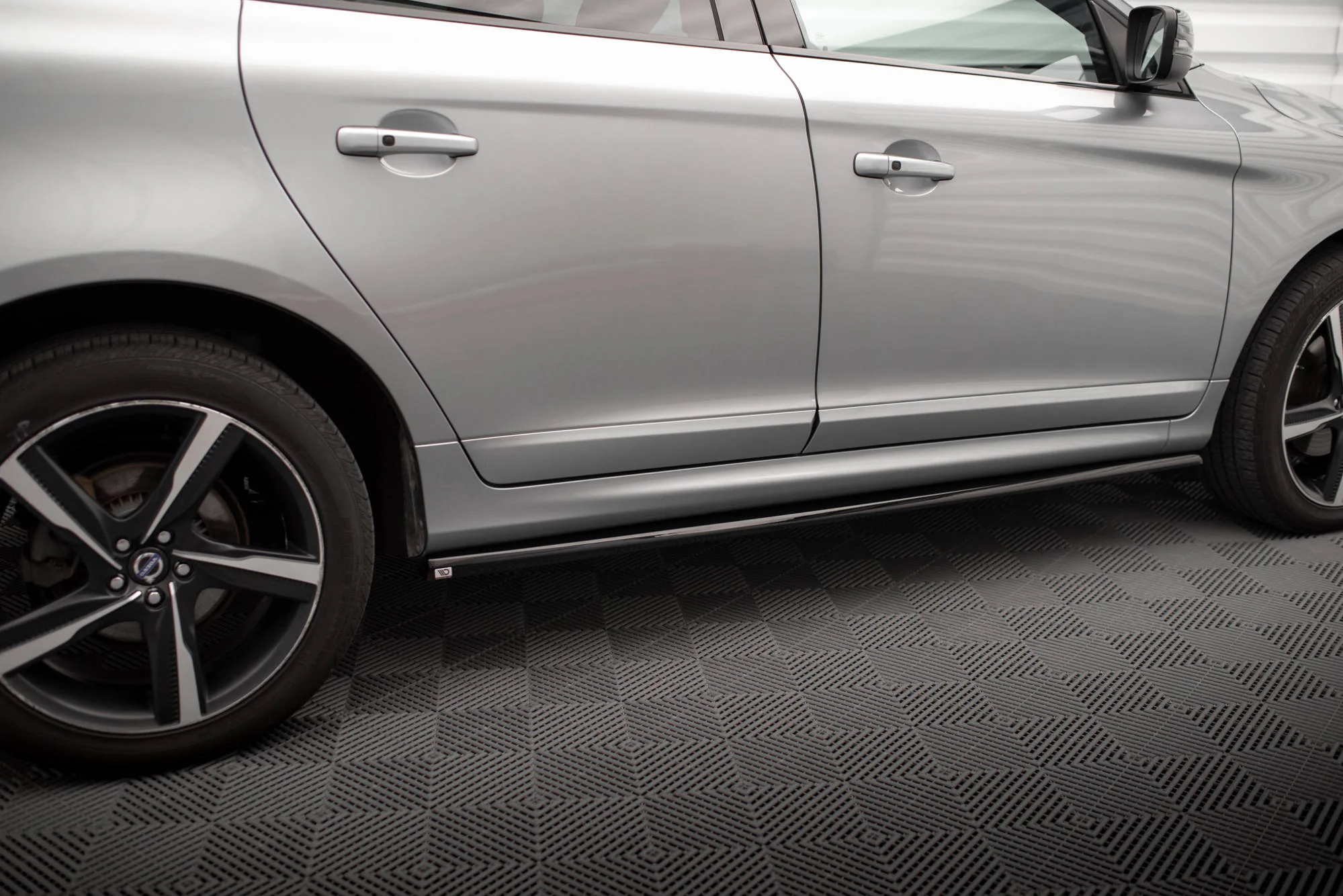 SIDE SKIRTS DIFFUSERS VOLVO XC60 R-DESIGN MK1 FACELIFT - Image 4
