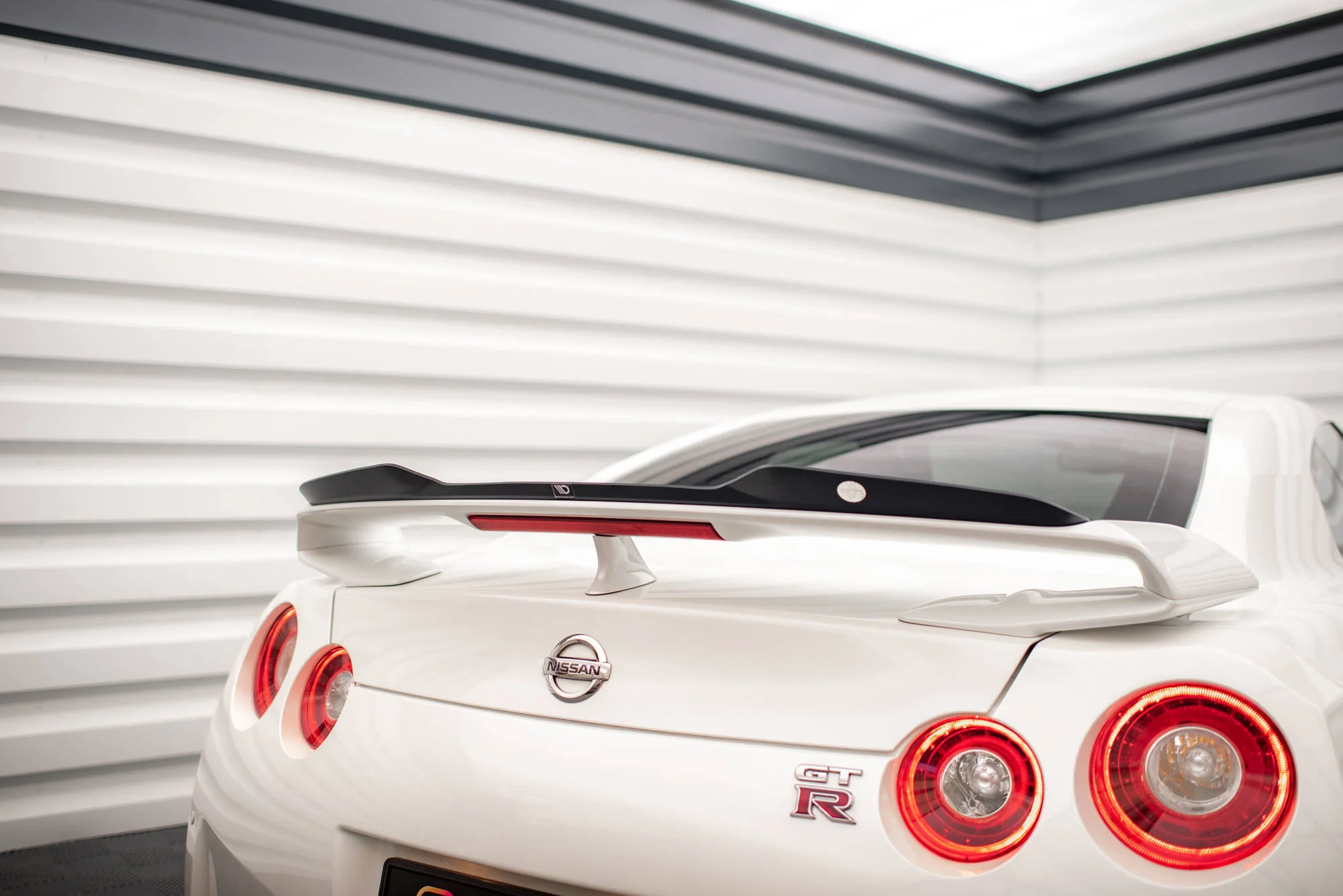 SPOILER CAP NISSAN GTR R35 FACELIFT - Image 3