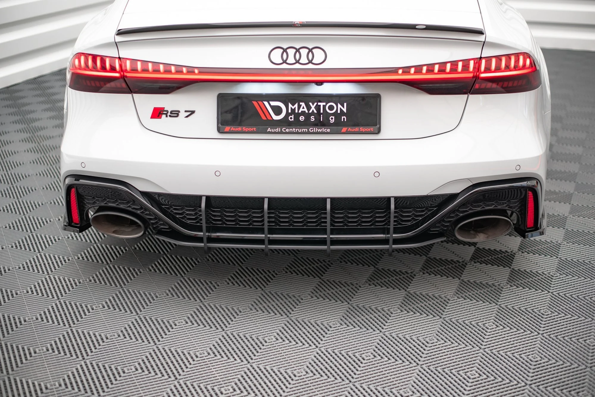 STREET PRO REAR DIFFUSER AUDI RS7 C8 - Image 3