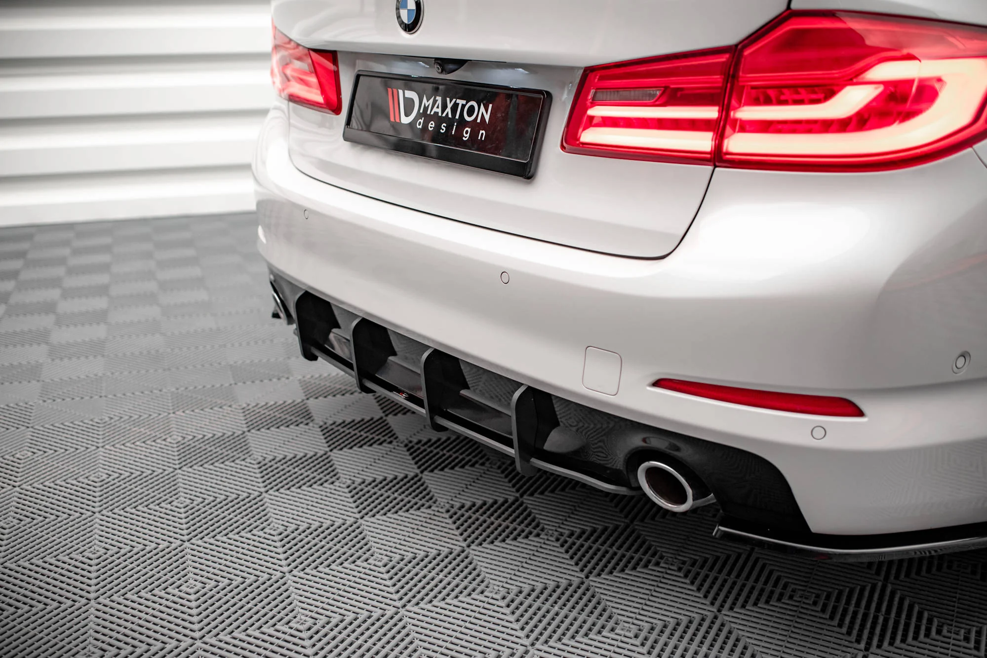 STREET PRO REAR DIFFUSER BMW 5 G30 - Image 4