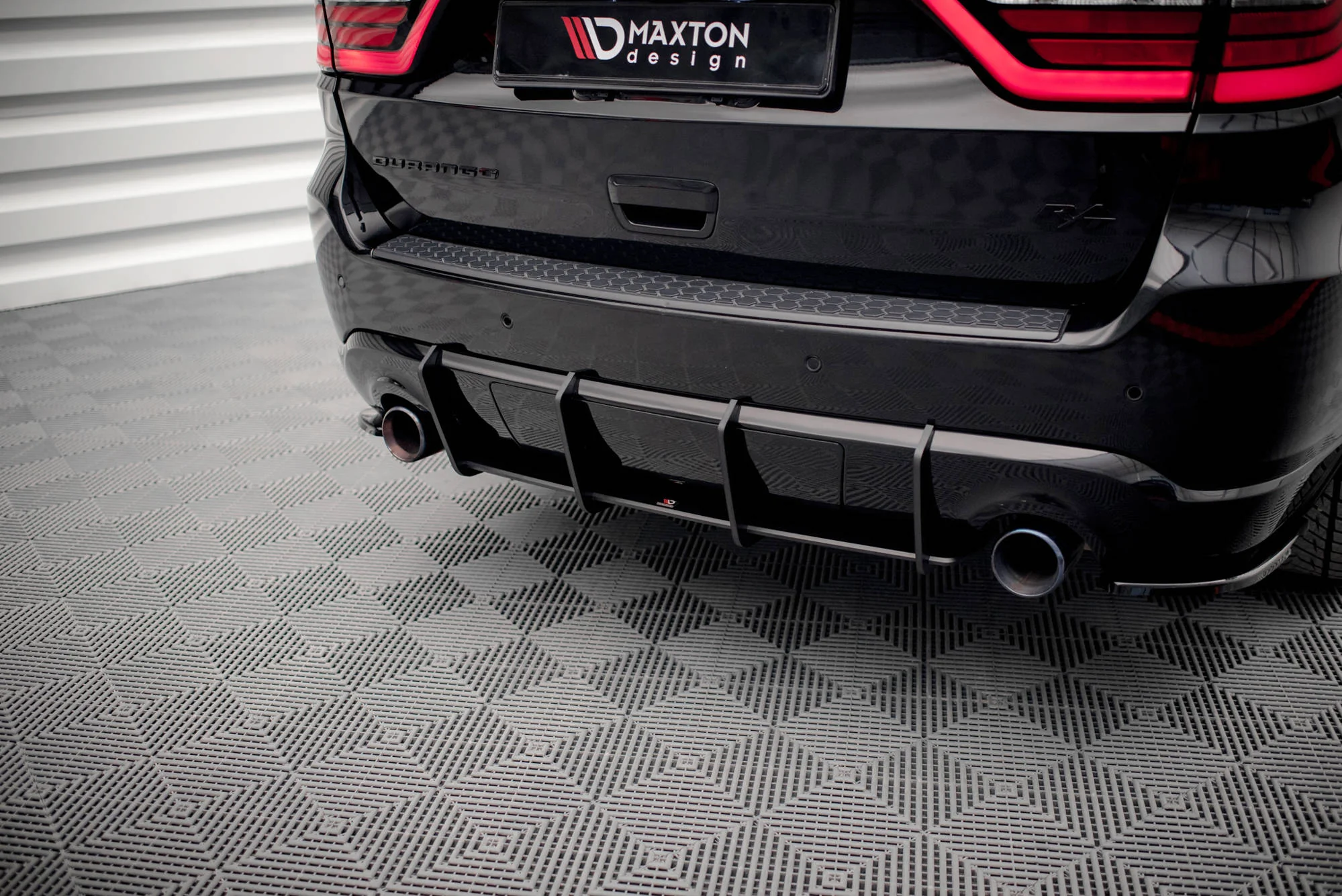 STREET PRO REAR DIFFUSER V.2 DODGE DURANGO RT MK3 - Image 2