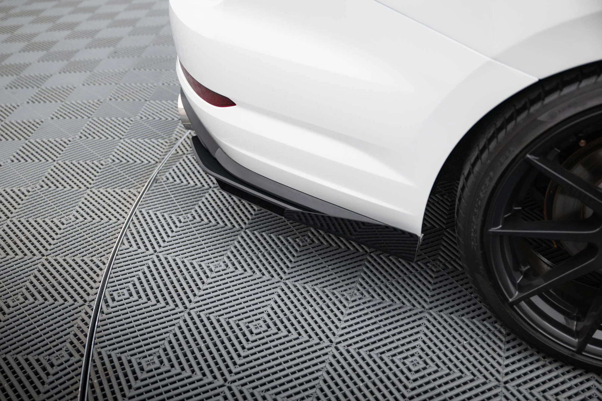 STREET PRO REAR SIDE SPLITTERS + FLAPS VOLKSWAGEN JETTA GLI MK7 - Image 3