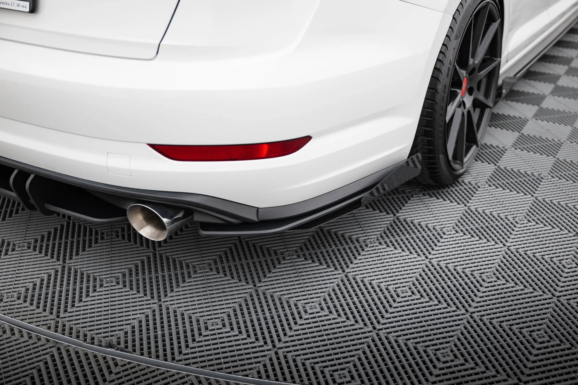 STREET PRO REAR SIDE SPLITTERS + FLAPS VOLKSWAGEN JETTA GLI MK7 - Image 4