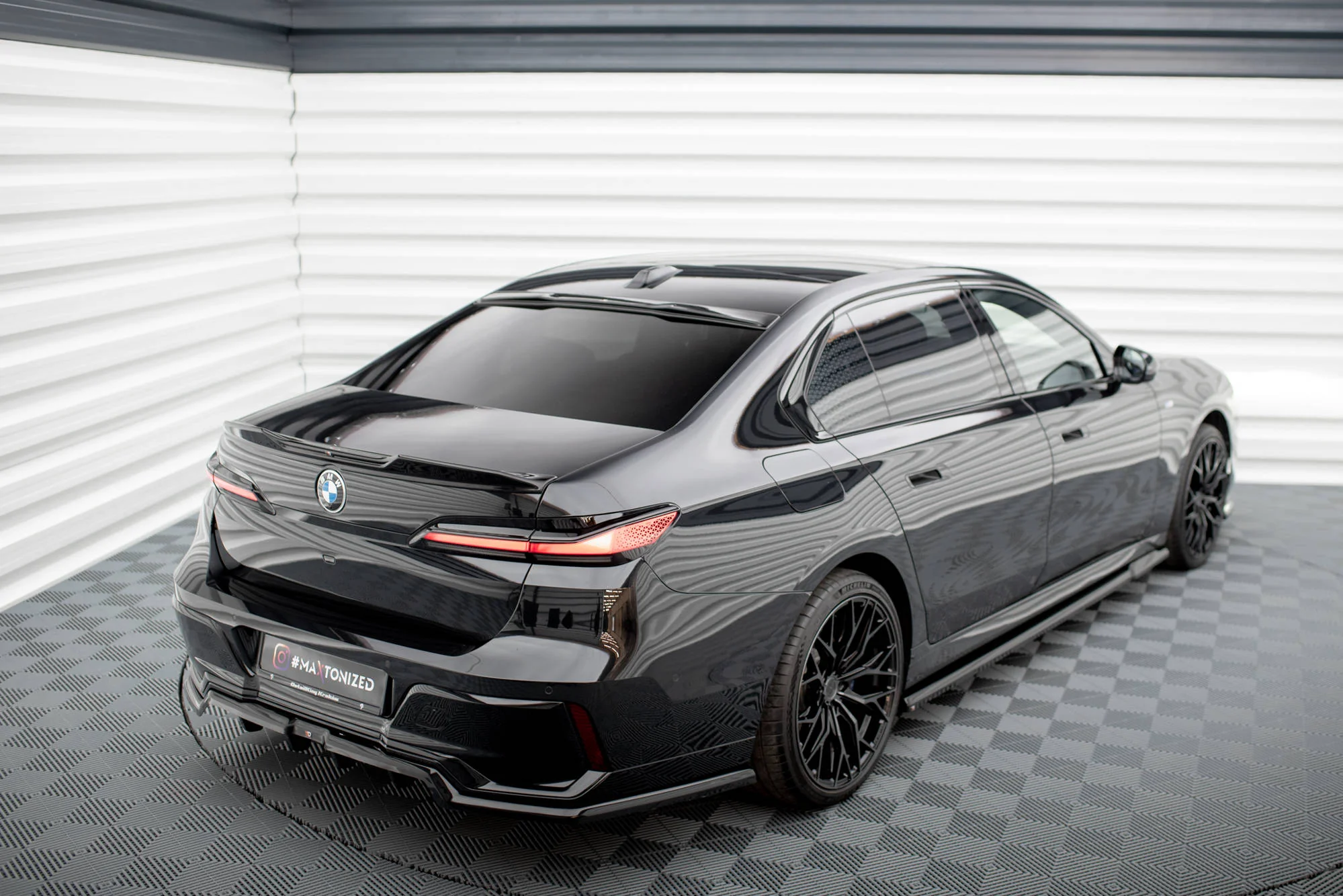 REAR WINDOW EXTENSION BMW 7 M-PACK / M760 G70 - Image 7
