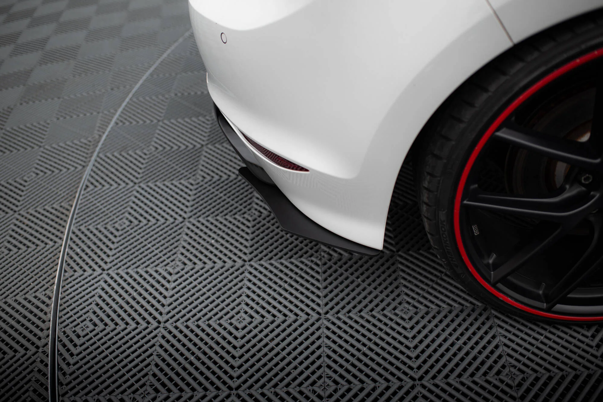VW GOLF 7 R HATCHBACK REAR DIFFUSER & REAR SIDE SPLITTERS - Image 4